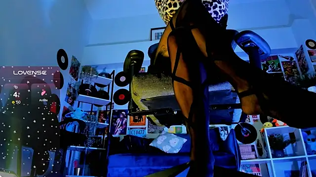 Snapshot of LadyIzabel chatting on December 2024 11:50:02 AM LadyIzabel online show from December 2024 11:50:02 AM