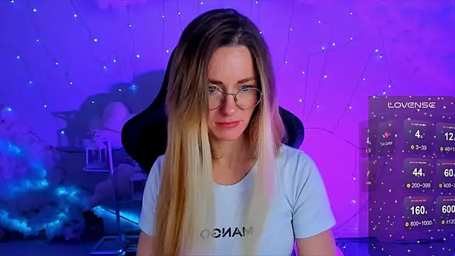 Snapshot of LadyIzabel chatting on December 2024 08:33:02 AM LadyIzabel online show from December 2024 08:33:02 AM