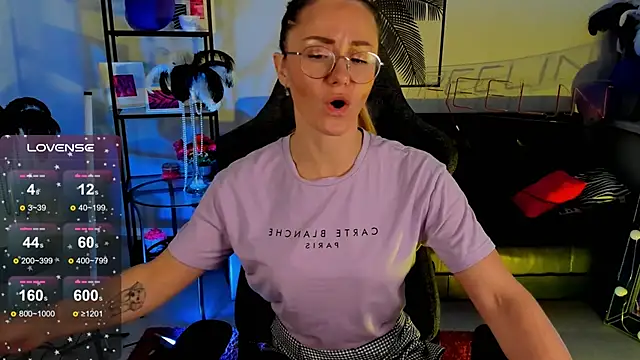 Snapshot of LadyIzabel chatting on December 2024 02:33:01 AM LadyIzabel online show from December 2024 02:33:01 AM