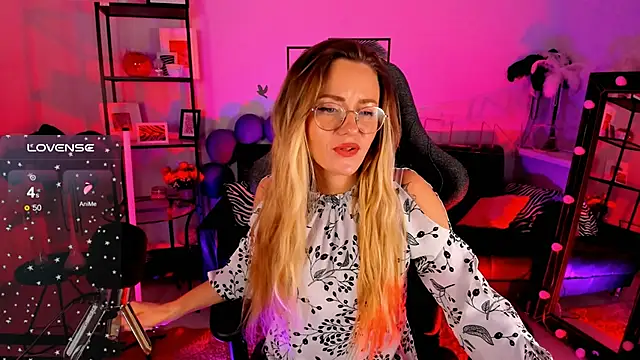 Snapshot of LadyIzabel chatting on January 2025 11:43:02 AM LadyIzabel online show from January 2025 11:43:02 AM