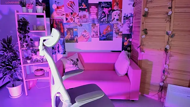 Snapshot of LadyIzabel chatting on January 2025 08:24:01 AM LadyIzabel online show from January 2025 08:24:01 AM