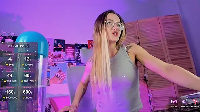 Snapshot of LadyIzabel chatting on January 2025 11:49:01 AM LadyIzabel online show from January 2025 11:49:01 AM