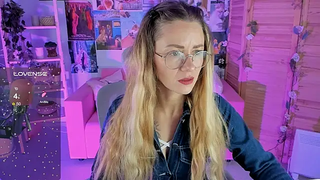 Snapshot of LadyIzabel chatting on January 2025 05:31:01 AM LadyIzabel online show from January 2025 05:31:01 AM