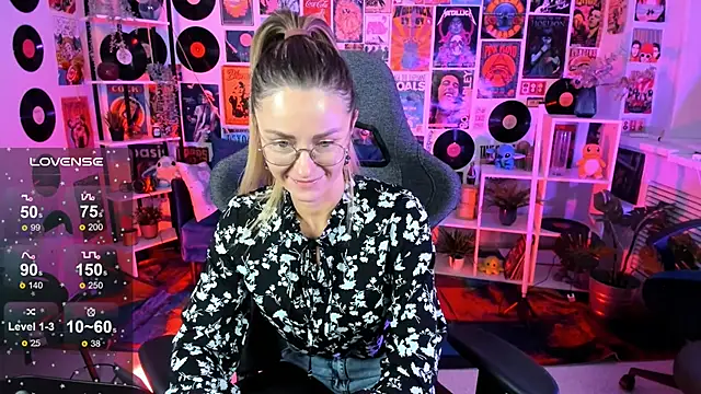 Snapshot of LadyIzabel chatting on January 2025 08:23:02 AM LadyIzabel online show from January 2025 08:23:02 AM