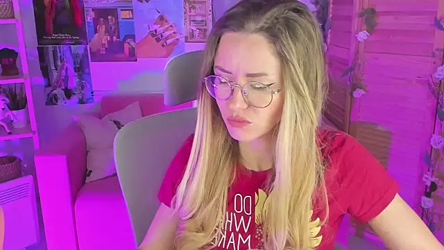 Snapshot of LadyIzabel chatting on January 2025 08:25:01 AM LadyIzabel online show from January 2025 08:25:01 AM