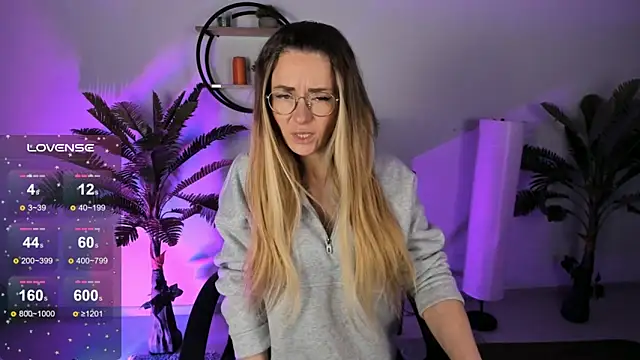 Snapshot of LadyIzabel chatting on February 2025 04:41:02 AM LadyIzabel online show from February 2025 04:41:02 AM