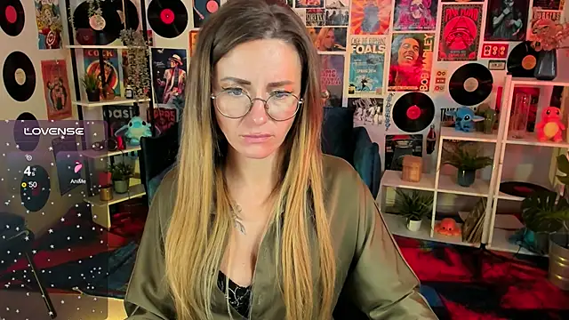 Snapshot of LadyIzabel chatting on February 2025 07:39:02 AM LadyIzabel online show from February 2025 07:39:02 AM