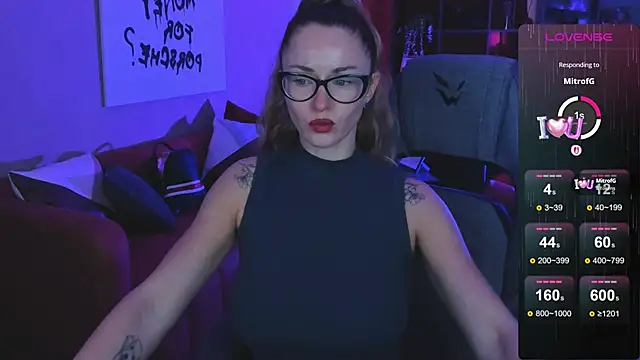 Snapshot of LadyIzabel chatting on October 2025 05:43:02 AM LadyIzabel online show from October 2025 05:43:02 AM