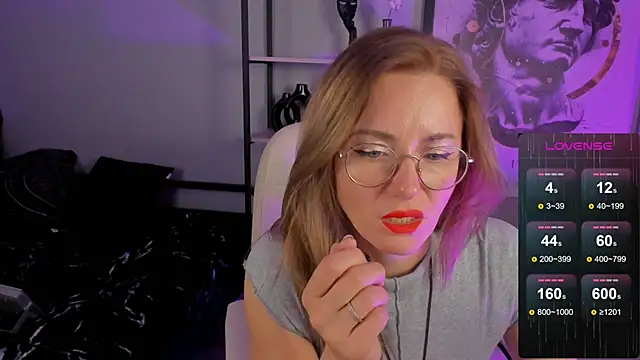 Snapshot of LadyIzabel chatting on October 2025 09:35:02 AM LadyIzabel online show from October 2025 09:35:02 AM