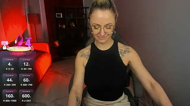 LadyIzabel online show from April 2026 02:44:01 PM