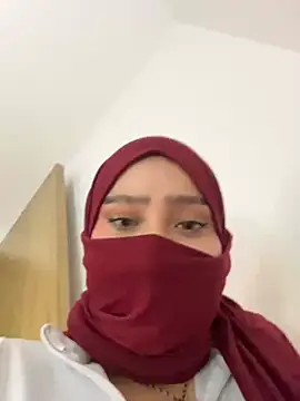 Snapshot of amaal_ chatting on April 2026 11:24:01 PM amaal online show from April 2026 11:24:01 PM