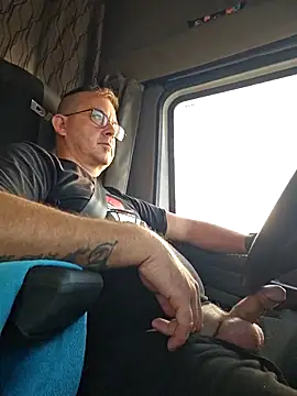 Snapshot of alle2121 chatting on November 2025 03:18:02 PM alle2121 online show from November 2025 03:18:02 PM