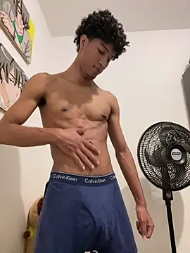 Snapshot of Masterikee chatting on December 2024 01:56:02 AM Masterikee online show from December 2024 01:56:02 AM