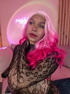 MadeleineSanez online show from February 2026 08:59:01 PM