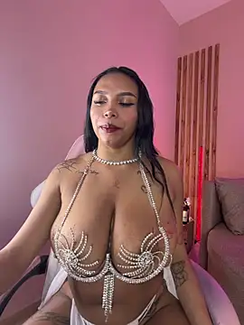 MadeleineSanez online show from June 2026 12:25:01 AM