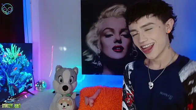 maxiy 001 online show from February 2025 03:51:02 PM