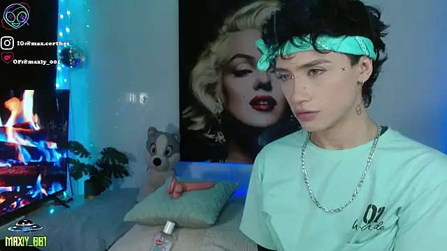 maxiy 001 online show from February 2026 03:32:02 AM