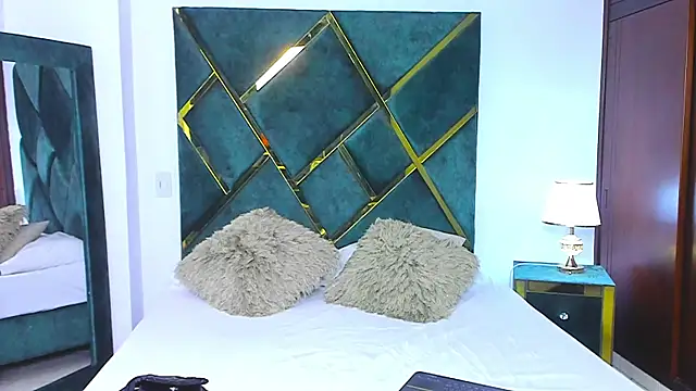 Criss Ariana online show from February 2025 11:51:01 AM