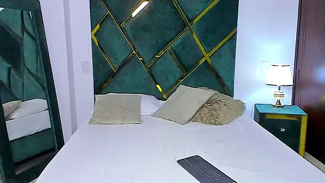 Criss Ariana online show from February 2025 11:54:01 AM