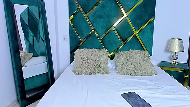 Criss Ariana online show from February 2025 02:42:02 PM