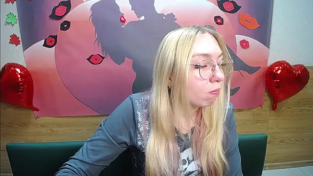 Snapshot of BeatriceFly chatting on October 2025 12:38:01 PM BeatriceFly online show from October 2025 12:38:01 PM