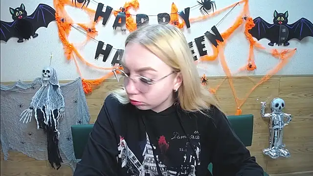 Snapshot of BeatriceFly chatting on October 2025 12:50:02 PM BeatriceFly online show from October 2025 12:50:02 PM