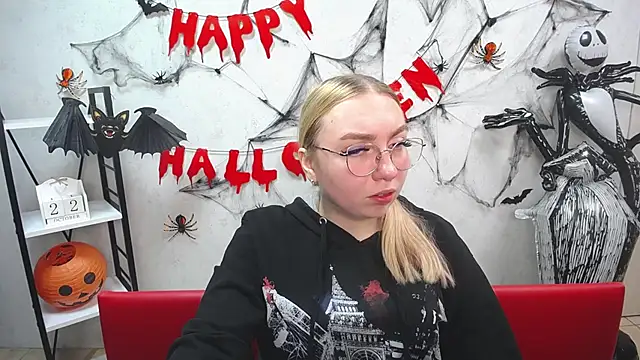 Snapshot of BeatriceFly chatting on October 2025 12:27:01 PM BeatriceFly online show from October 2025 12:27:01 PM