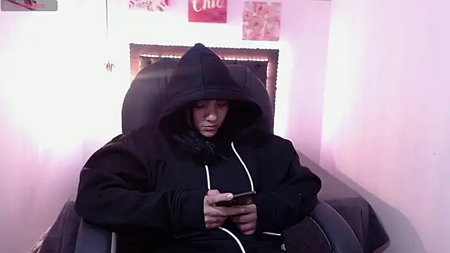 Snapshot of miichael_black chatting on December 2024 10:57:02 PM miichael black online show from December 2024 10:57:02 PM