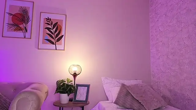 Snapshot of DahianaWalcott chatting on March 2026 04:13:02 PM DahianaWalcott online show from March 2026 04:13:02 PM