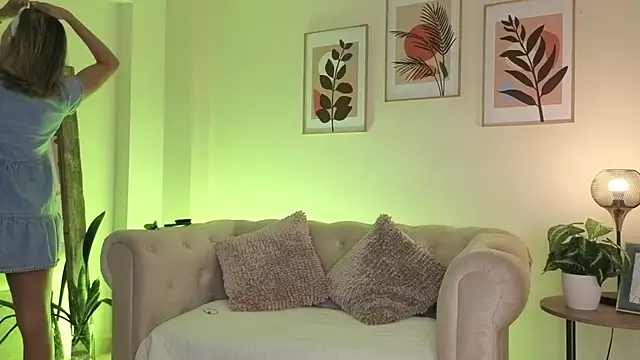 Snapshot of DahianaWalcott chatting on March 2026 05:20:01 PM DahianaWalcott online show from March 2026 05:20:01 PM