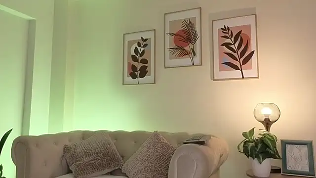 Snapshot of DahianaWalcott chatting on March 2026 07:29:01 PM DahianaWalcott online show from March 2026 07:29:01 PM