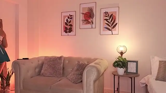 Snapshot of DahianaWalcott chatting on March 2026 06:14:01 PM DahianaWalcott online show from March 2026 06:14:01 PM