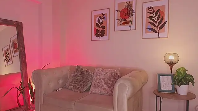 Snapshot of DahianaWalcott chatting on March 2026 07:37:01 PM DahianaWalcott online show from March 2026 07:37:01 PM