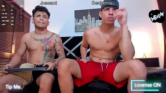 Snapshot of toyboys1 chatting on March 2026 01:55:02 AM toyboys1 online show from March 2026 01:55:02 AM