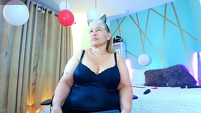 girl amada online show from September 2025 03:18:02 AM