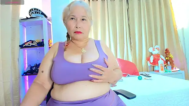 girl amada online show from November 2025 06:51:01 PM