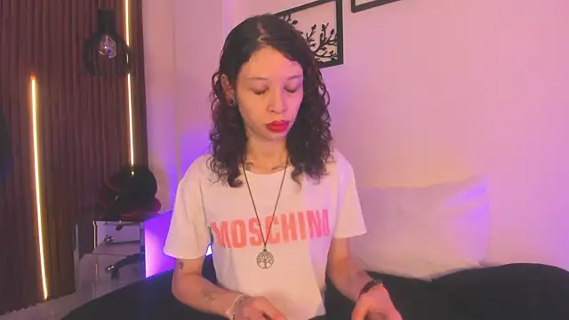 Cloe Evans1 online show from November 2025 05:35:02 PM