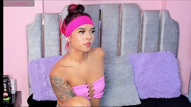 Snapshot of karol_noa chatting on February 2025 09:39:02 AM karol noa online show from February 2025 09:39:02 AM