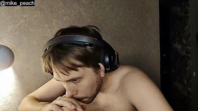 Snapshot of mike_peach chatting on November 2025 10:20:02 PM mike peach online show from November 2025 10:20:02 PM