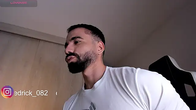 Snapshot of edrick_walton1 chatting on December 2024 09:47:02 PM edrick walton1 online show from December 2024 09:47:02 PM
