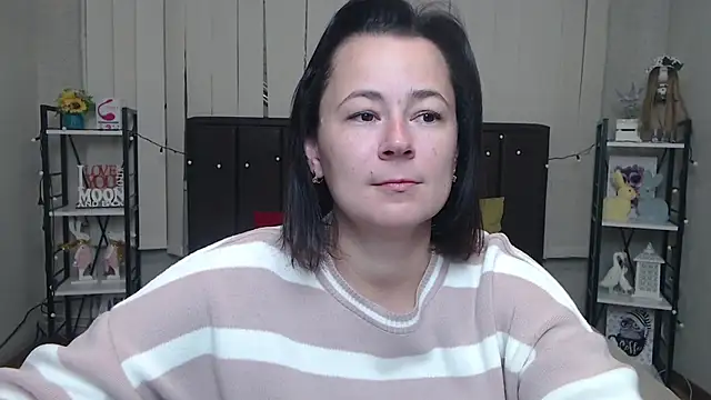 Snapshot of MarieSho chatting on October 2025 06:21:02 AM MarieSho online show from October 2025 06:21:02 AM