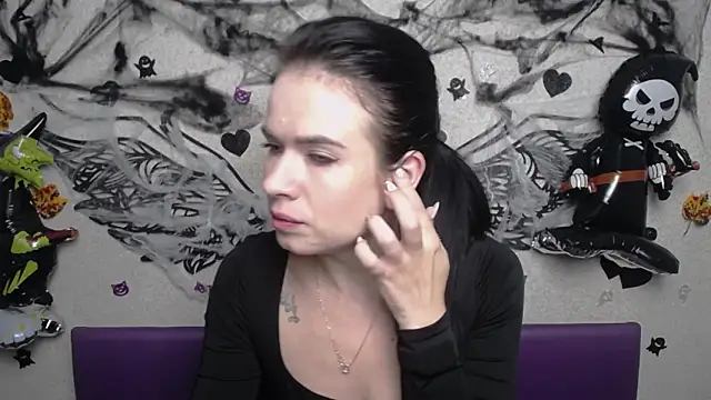 Snapshot of JasmineKouch chatting on October 2025 06:28:02 AM JasmineKouch online show from October 2025 06:28:02 AM