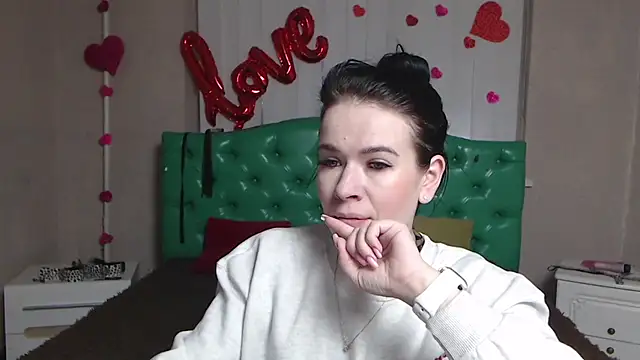 Snapshot of JasmineKouch chatting on February 2026 06:18:02 AM JasmineKouch online show from February 2026 06:18:02 AM