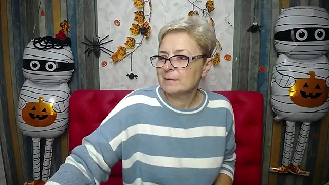 Snapshot of EmiliaGree chatting on November 2025 06:02:02 AM EmiliaGree online show from November 2025 06:02:02 AM