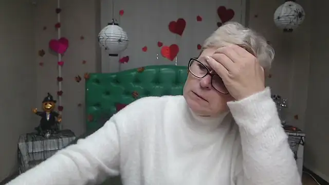 Snapshot of EmiliaGree chatting on November 2025 06:01:01 AM EmiliaGree online show from November 2025 06:01:01 AM