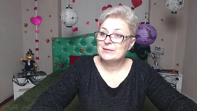 Snapshot of EmiliaGree chatting on November 2025 06:06:02 PM EmiliaGree online show from November 2025 06:06:02 PM