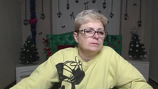 Snapshot of EmiliaGree chatting on December 2025 06:01:02 PM EmiliaGree online show from December 2025 06:01:02 PM