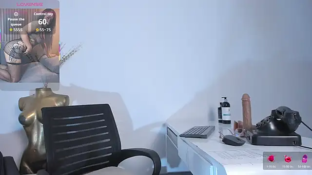 celestelewis online show from November 2025 07:45:02 PM