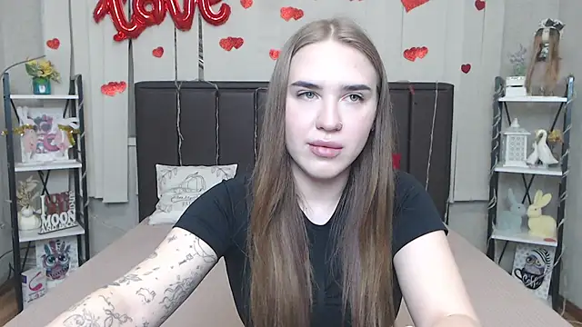 LauraHlot online show from April 2026 05:32:02 PM