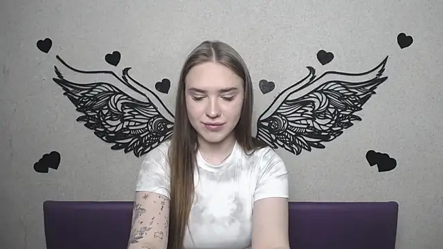LauraHlot online show from April 2026 05:48:01 PM